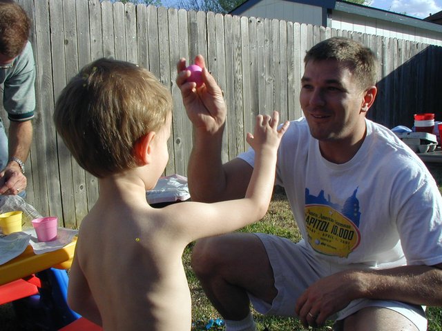 2002/03(March)/Easter/640x480_2002-03-30-Easter-18-confetti-eggs-Chance-Justin.JPG