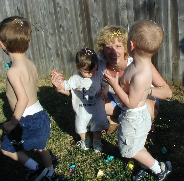 2002/03(March)/Easter/640x480_2002-03-30-Easter-22-confetti-eggs-Chance-Dax-Janeen-Vale.JPG