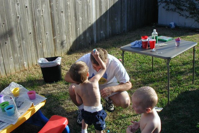 2002/03(March)/Easter/640x480_2002-03-30-Easter-30-confetti-eggs-Chance-Justin.JPG