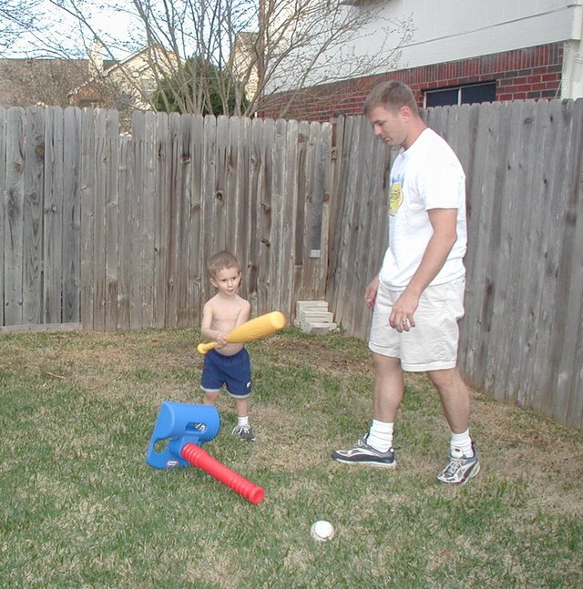 2002/03(March)/Easter/640x480_2002-03-30-Easter-33-Justin-Chance-bat.JPG