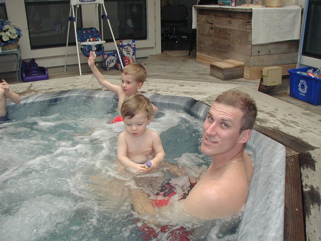 2002/03(March)/Easter/640x480_2002-03-31-Easter-13-hottub-Travis-Dax-Chance.JPG