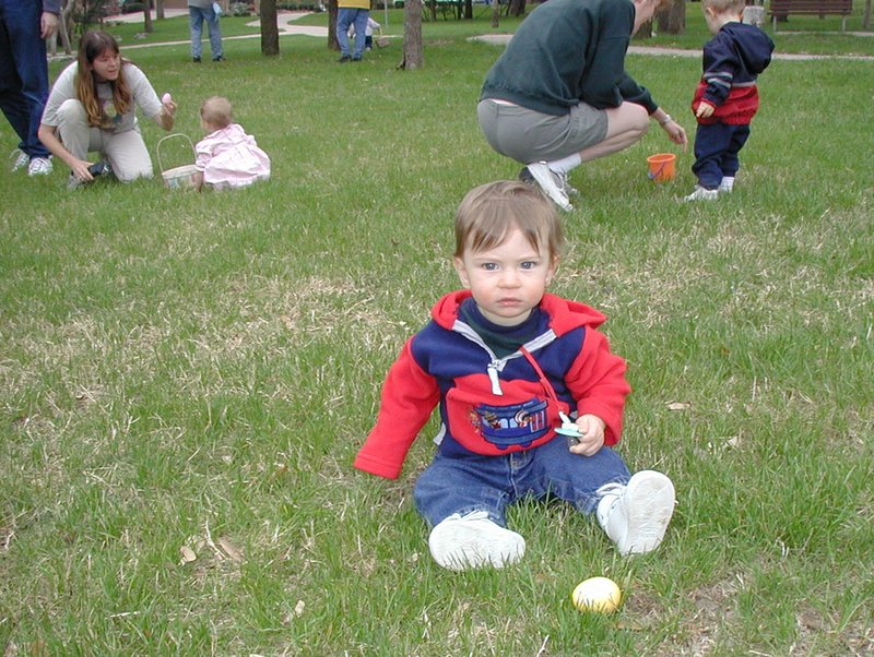 2002/03(March)/Easter/800x600_2002-03-16-Mother-n-More-Easter-4-Dax.JPG