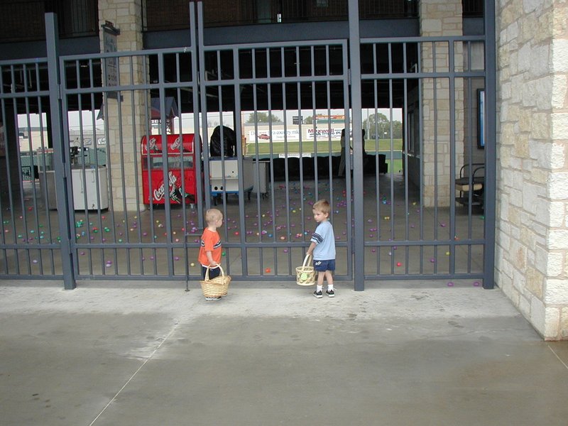 2002/03(March)/Easter/800x600_2002-03-30-Easter-01-Dell-Diamond-Chance-Vale.JPG