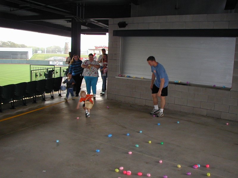 2002/03(March)/Easter/800x600_2002-03-30-Easter-08-Dell-Diamond-Vale-Justin.JPG