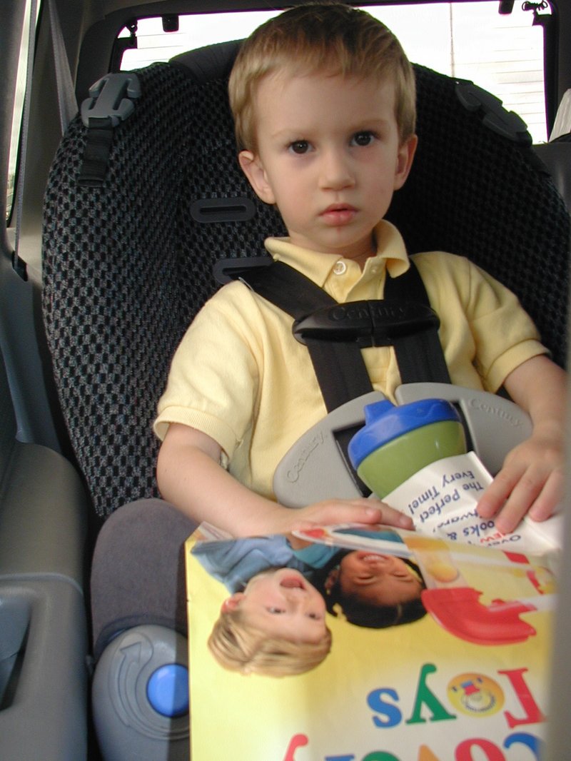 2002/03(March)/Easter/800x600_2002-03-31-Easter-02-Chance-choosing-from-toy-catalog.JPG
