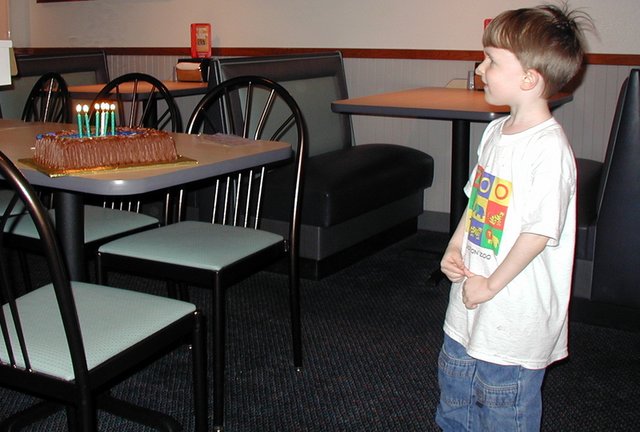 2002/03(March)/Misc/640x480_2002-03-18-6-Ryan-bday.JPG