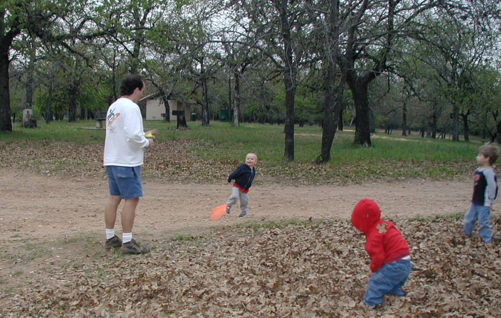 2002/04(April)/Camping/1024x768_2002-04-05-Pace-Bend-15-Chance-Vale-Aaron-Jim.JPG