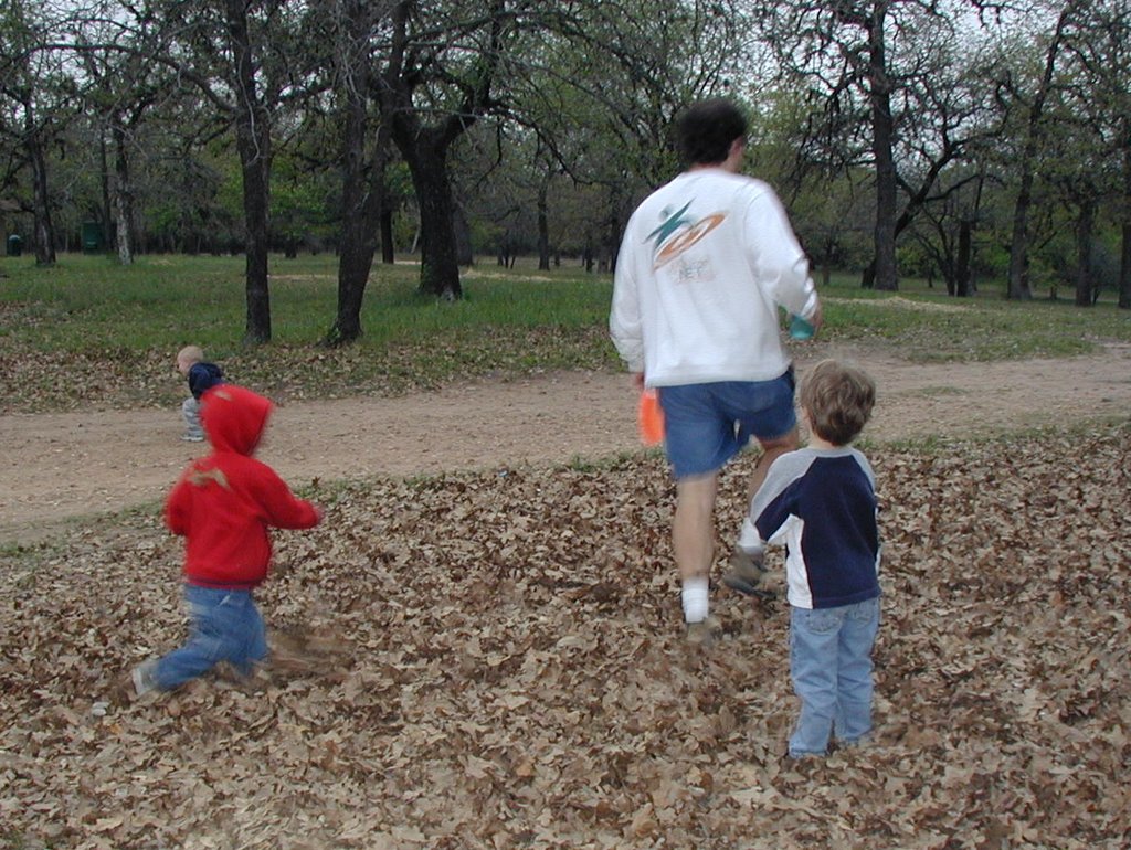2002/04(April)/Camping/1024x768_2002-04-05-Pace-Bend-16-Chance-Vale-Aaron-Jim.JPG
