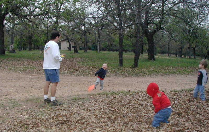 2002/04(April)/Camping/800x600_2002-04-05-Pace-Bend-15-Chance-Vale-Aaron-Jim.JPG