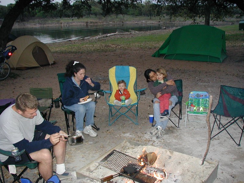 2002/04(April)/Camping/800x600_2002-04-05-Pace-Bend-18-Justin-Suzi-Dax-Kavita-Kalyani.JPG