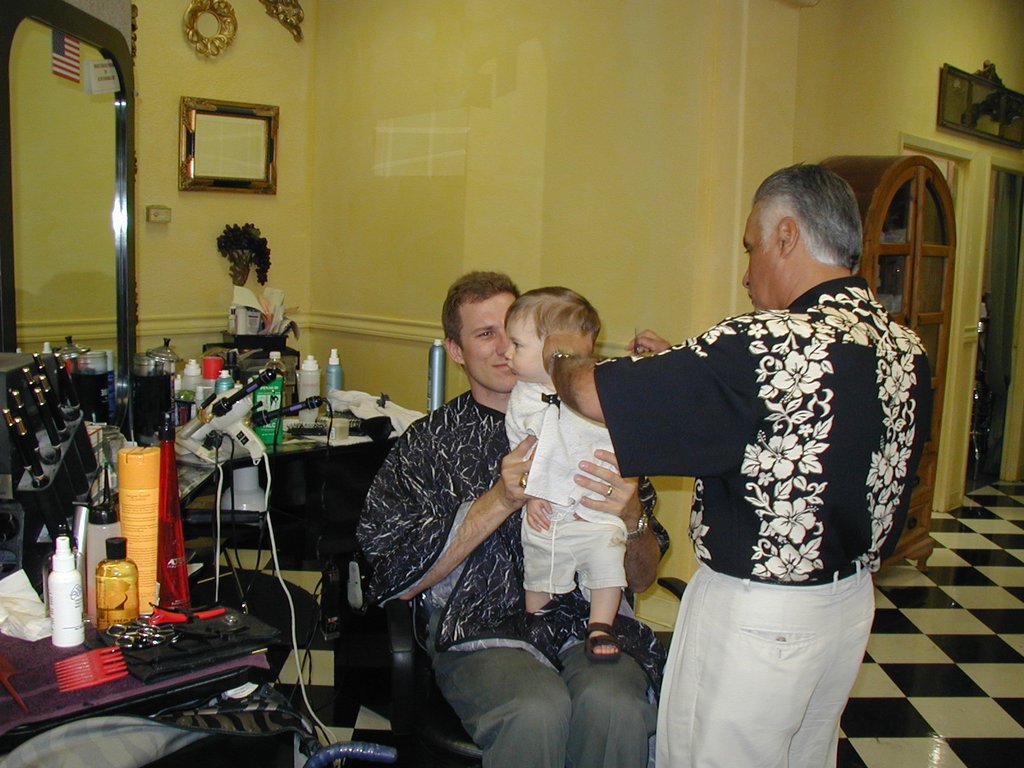 2002/04(April)/Misc/1024x768_2002-04-23-18-Dax-1st-Haircut.JPG