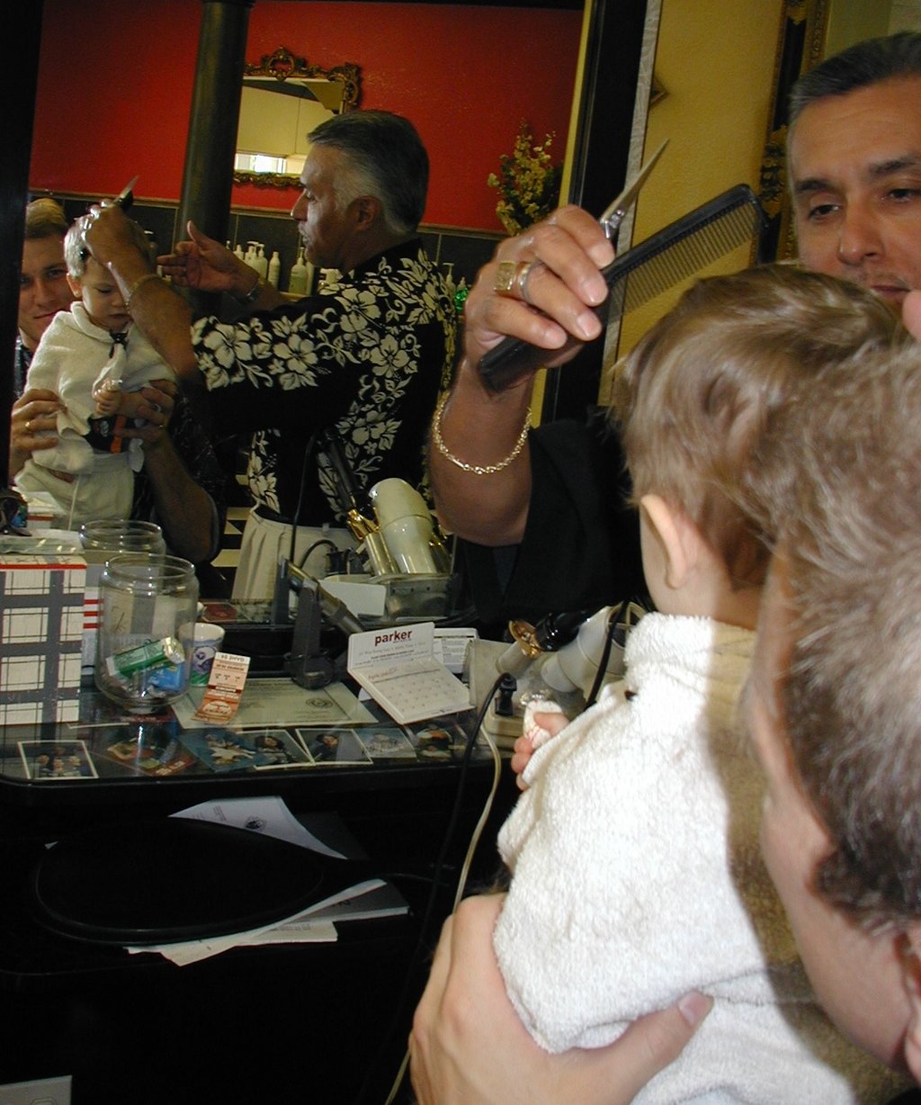 2002/04(April)/Misc/1024x768_2002-04-23-23-Dax-1st-Haircut.JPG