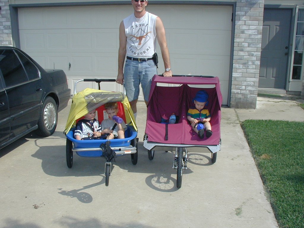 2002-04-28-05-Chance-Dax-Vale-Travis-rollerblading.JPG