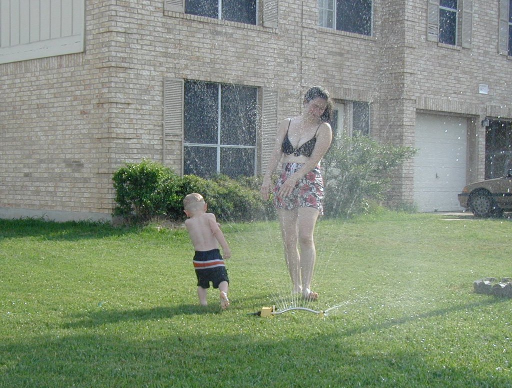 2002-04-28-14-sprinkler-Vale-Suzi-Chance.JPG