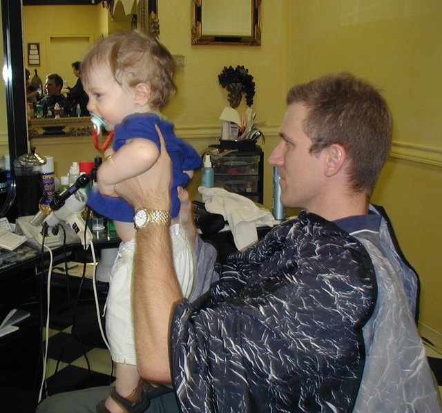 2002/04(April)/Misc/640x480_2002-04-23-09-Dax-1st-Haircut.JPG