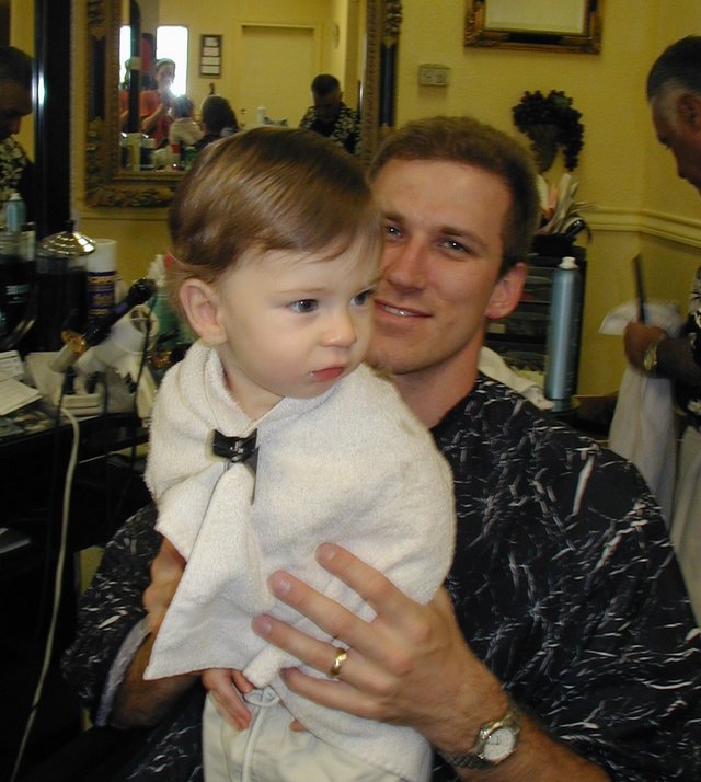 2002/04(April)/Misc/640x480_2002-04-23-15-Dax-1st-Haircut.JPG
