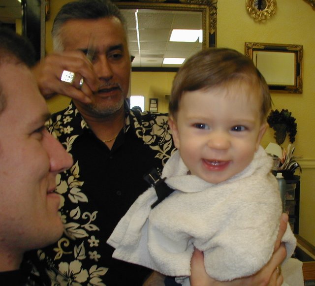 2002/04(April)/Misc/640x480_2002-04-23-30-Dax-1st-Haircut.JPG