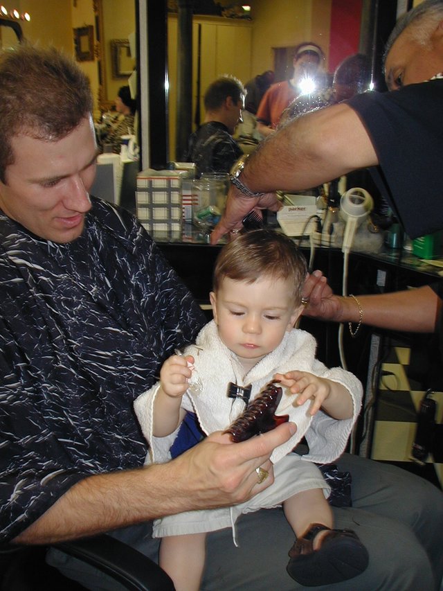 2002/04(April)/Misc/640x480_2002-04-23-37-Dax-1st-Haircut.JPG