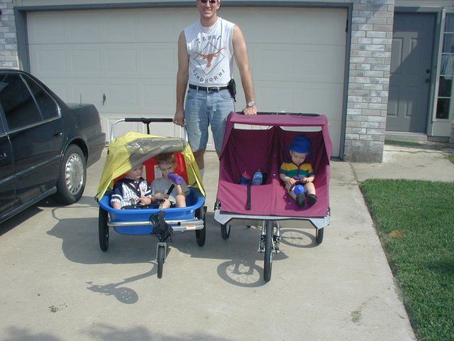 2002-04-28-05-Chance-Dax-Vale-Travis-rollerblading.JPG