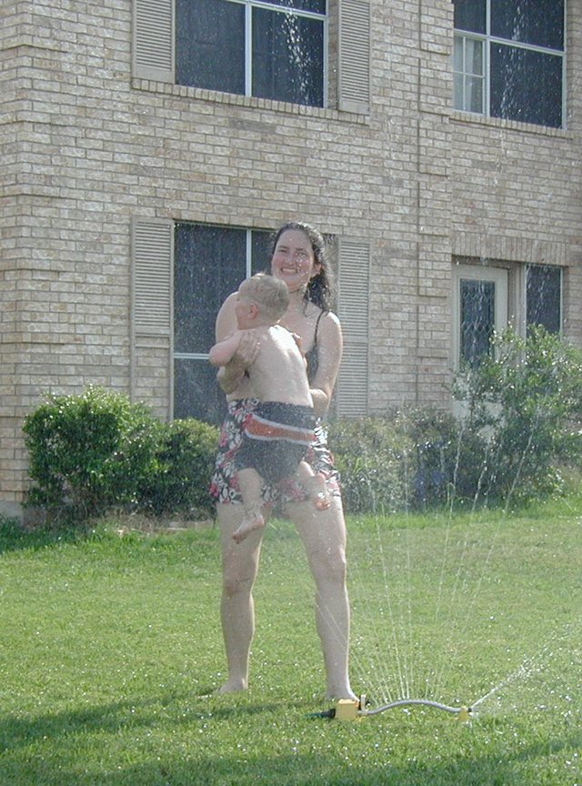 2002-04-28-12-sprinkler-Vale-Suzi.JPG