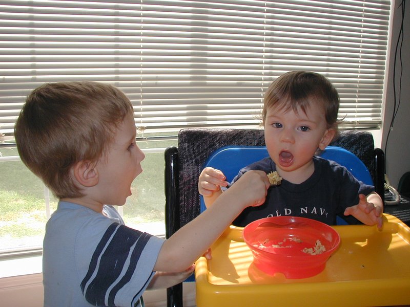 2002-04-17-Chance-feeding-Dax-1.JPG
