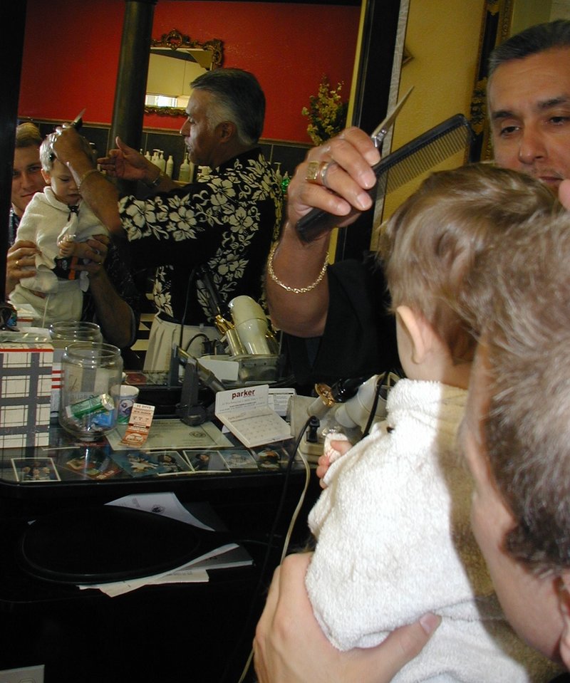 2002/04(April)/Misc/800x600_2002-04-23-23-Dax-1st-Haircut.JPG