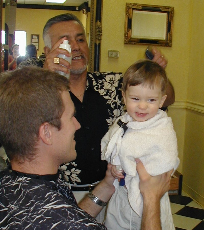 2002/04(April)/Misc/800x600_2002-04-23-28-Dax-1st-Haircut.JPG