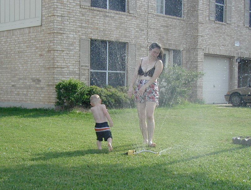 2002-04-28-14-sprinkler-Vale-Suzi-Chance.JPG