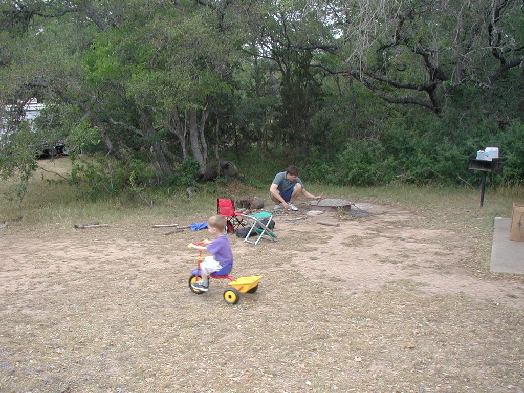 2002/05(May)/Camping/1024x768_2002-05-02-Camping-Mckinney-Falls-2-Chance-Matt.JPG