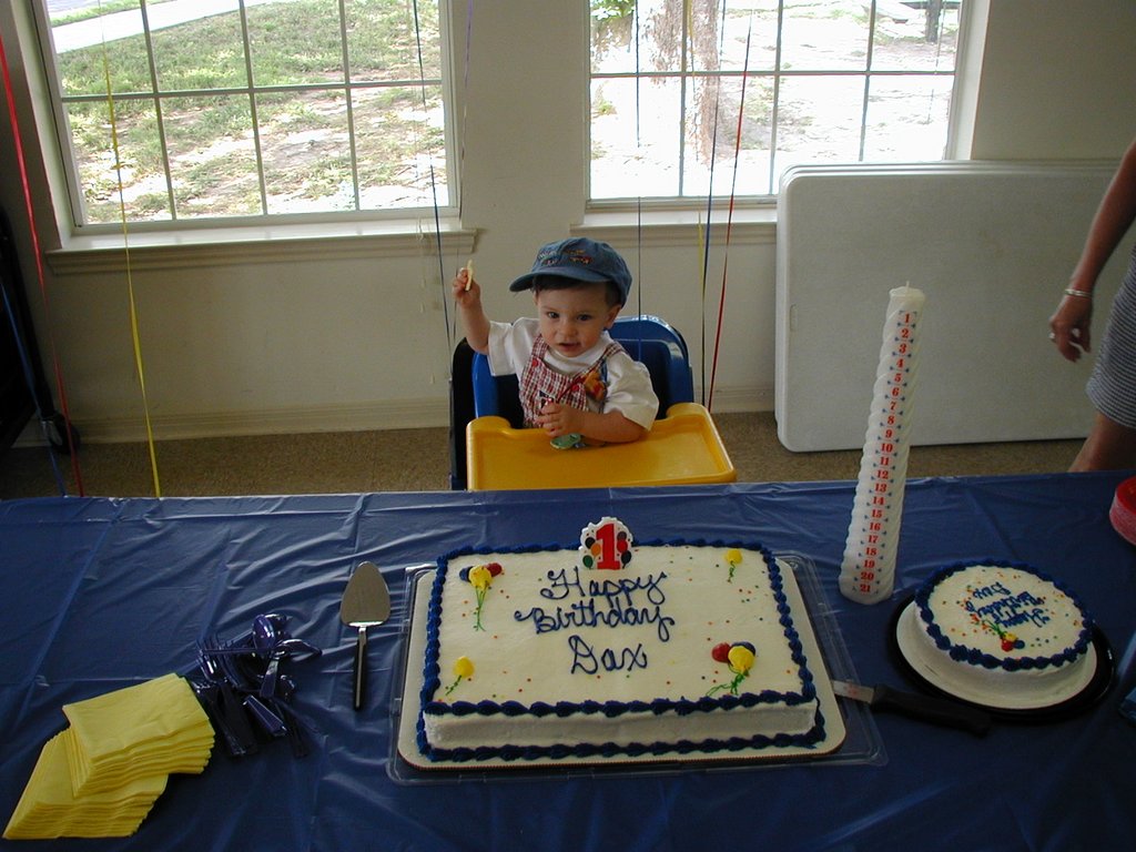 2002/05(May)/Dax-1st-Bday/1024x768_2002-05-05-Dax-Bday-09.JPG