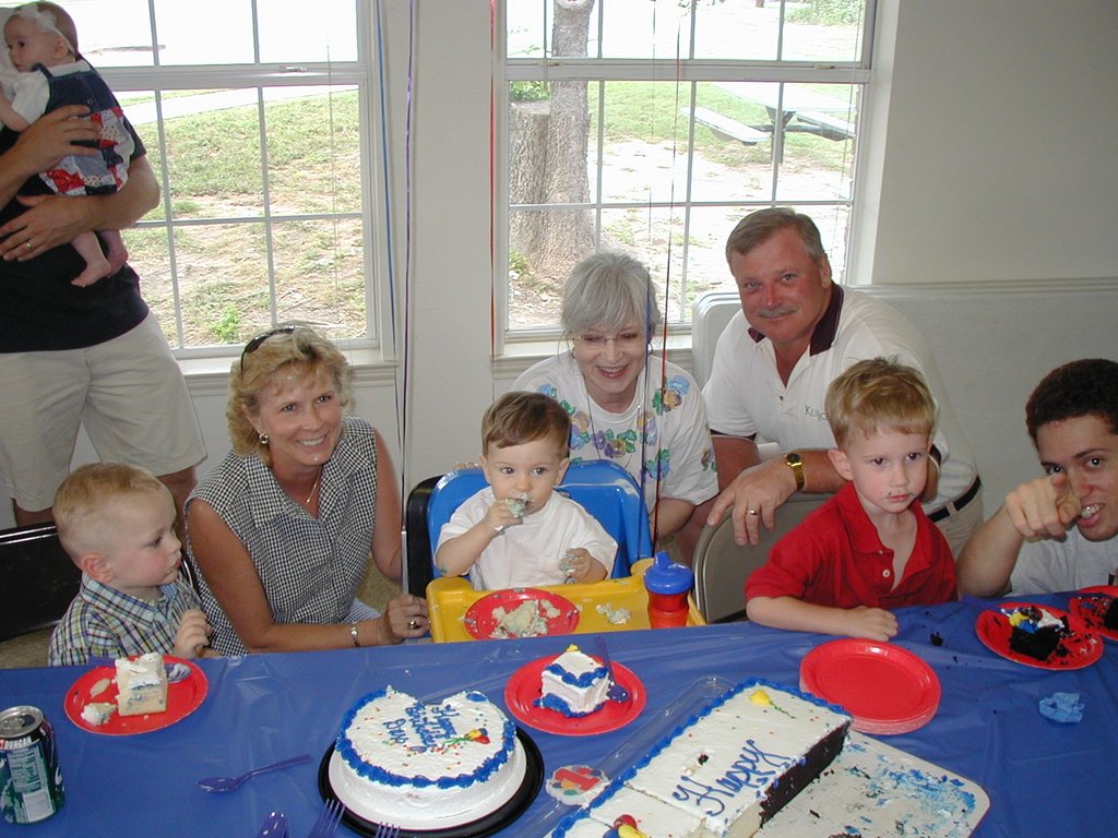 2002/05(May)/Dax-1st-Bday/1024x768_2002-05-05-Dax-Bday-33-Vale-Janeen-Susana-Jim-Chance-Mark.JPG