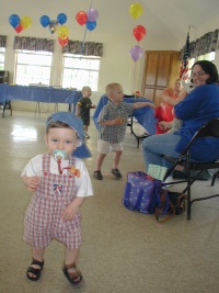 2002/05(May)/Dax-1st-Bday/2002-05-05-Dax-Bday-01-Vale-Zane-Dana.JPG