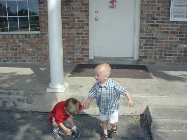 2002/05(May)/Dax-1st-Bday/640x480_2002-05-05-Dax-Bday-05-Chance-Vale.JPG