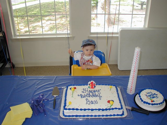 2002/05(May)/Dax-1st-Bday/640x480_2002-05-05-Dax-Bday-10.JPG