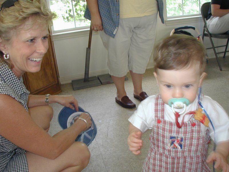 2002/05(May)/Dax-1st-Bday/800x600_2002-05-05-Dax-Bday-03-Janeen.JPG