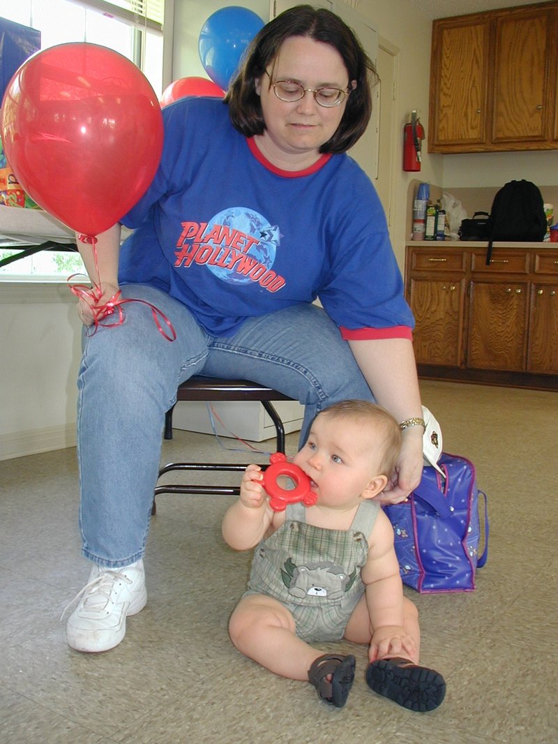 2002/05(May)/Dax-1st-Bday/800x600_2002-05-05-Dax-Bday-07-Dana-Jacob.JPG