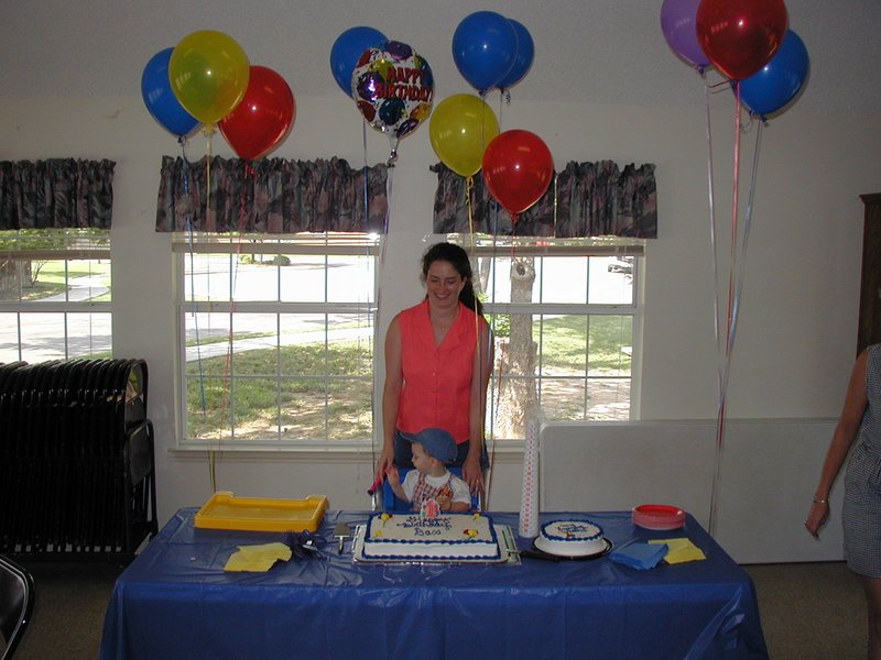 2002/05(May)/Dax-1st-Bday/800x600_2002-05-05-Dax-Bday-11-Suzi.JPG