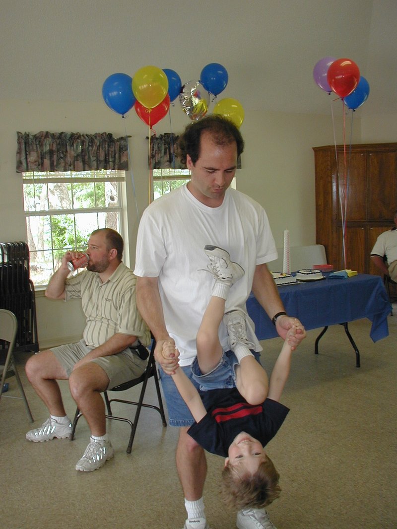 2002/05(May)/Dax-1st-Bday/800x600_2002-05-05-Dax-Bday-18-Jim-Aaron.JPG