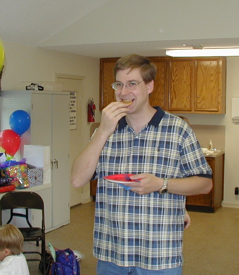 2002/05(May)/Dax-1st-Bday/800x600_2002-05-05-Dax-Bday-34-Steve.JPG