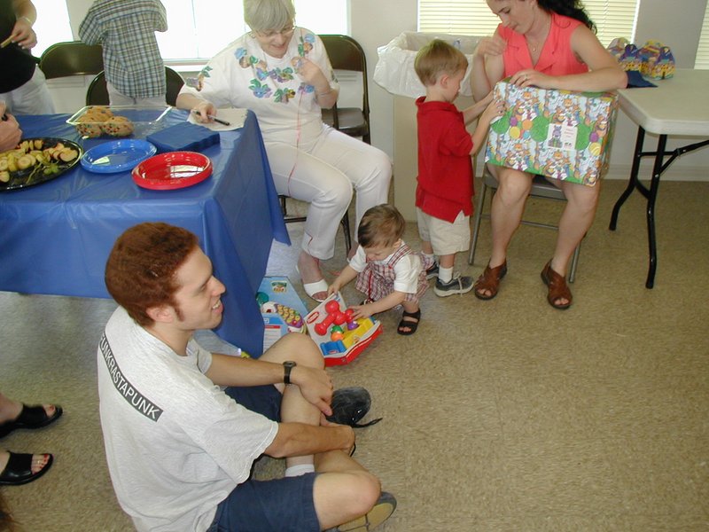 2002/05(May)/Dax-1st-Bday/800x600_2002-05-05-Dax-Bday-43-presents-Suzi-Mark-Chance.JPG