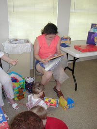 2002-05-05-Dax-Bday-47-presents-Suzi.JPG