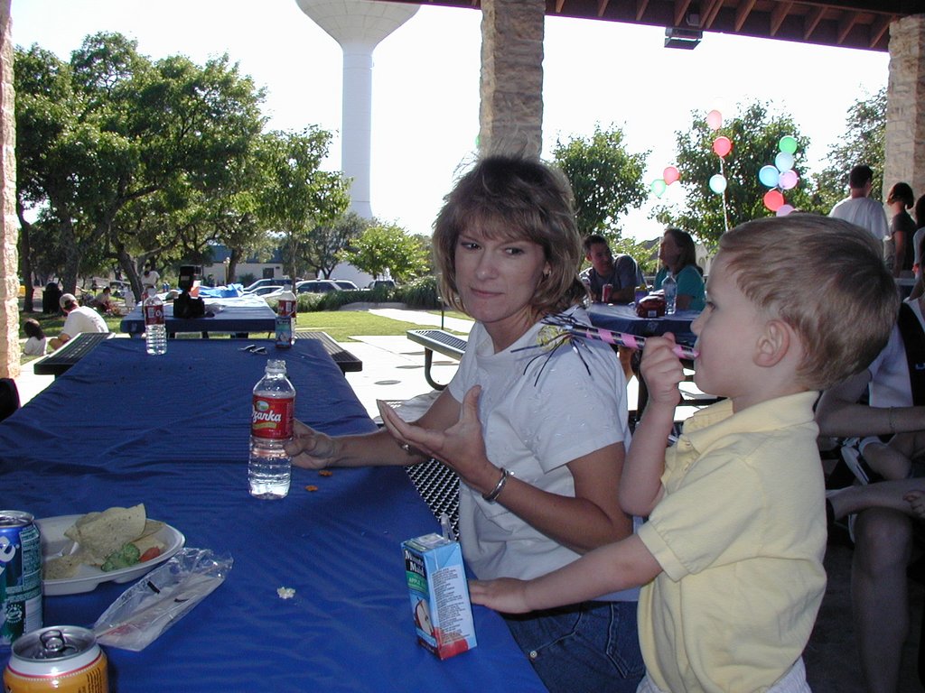 2002/05(May)/Jackson-Bday/1024x768_2002-05-19-Jackson-Bday-05.JPG