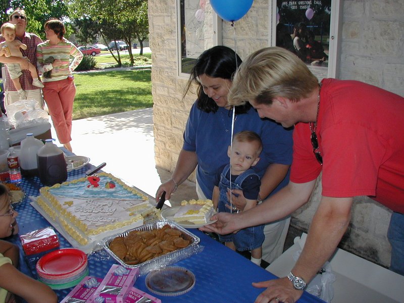 2002/05(May)/Jackson-Bday/2002-05-19-Jackson-Bday-01.JPG