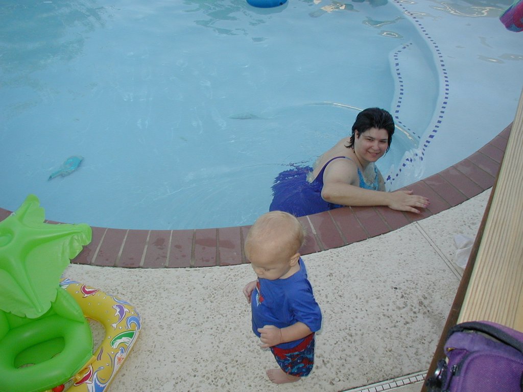 2002/05(May)/Misc/1024x768_2002-05-01-Lasater-pool-3-Kim-Hayden.JPG