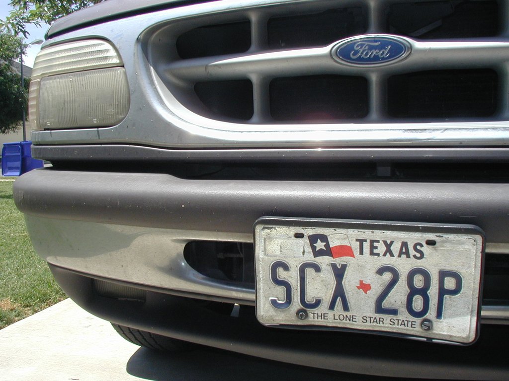 2002/05(May)/Misc/1024x768_2002-05-14-Explorer-damaged-bumper-5.JPG