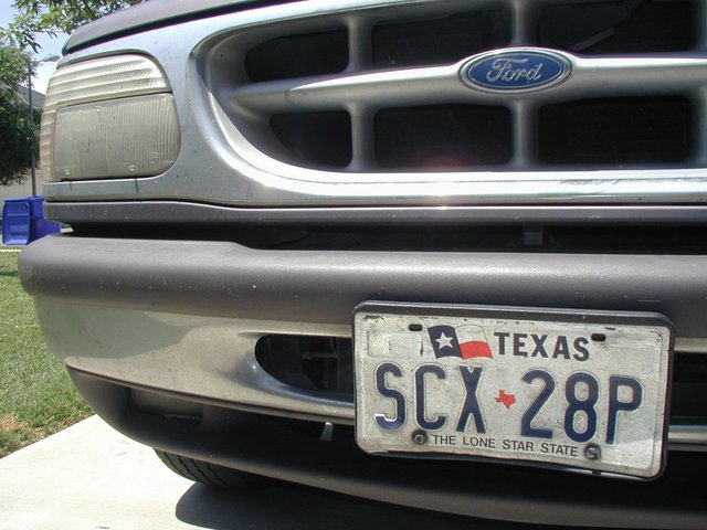 2002/05(May)/Misc/640x480_2002-05-14-Explorer-damaged-bumper-5.JPG