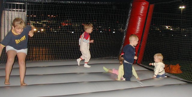 2002/05(May)/Misc/640x480_2002-05-18-RR-Express-07.JPG