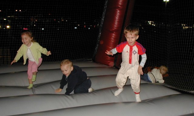 2002/05(May)/Misc/640x480_2002-05-18-RR-Express-08.JPG