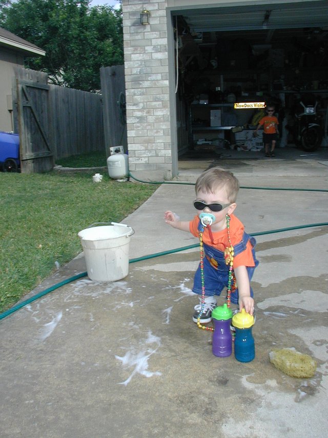 2002-05-27-5-Dax-Chance-washing-car-sunglasses.JPG
