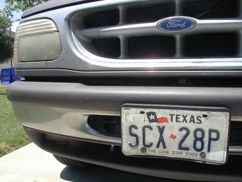 2002/05(May)/Misc/800x600_2002-05-14-Explorer-damaged-bumper-5.JPG